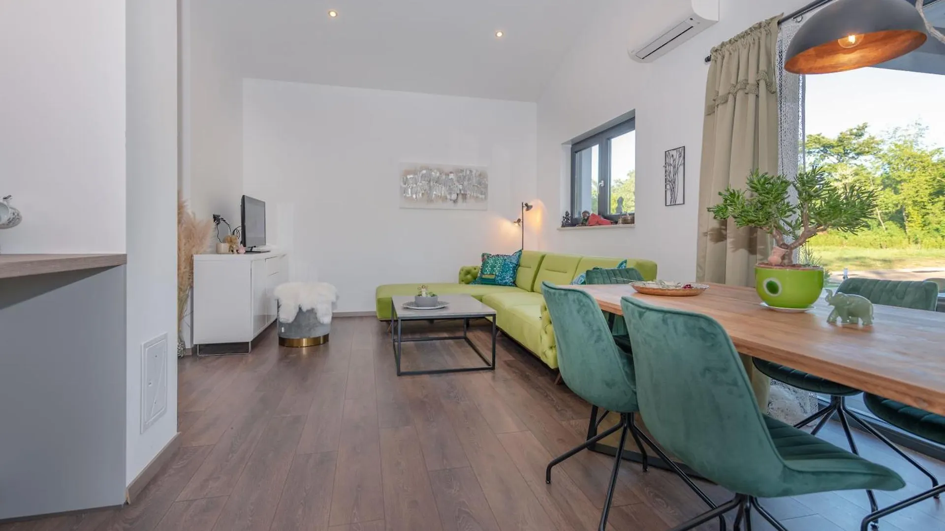 Villa Shanti, A Luxurious And Modern Villa Surrounded By Nature Santalezi 0*,  Croacia